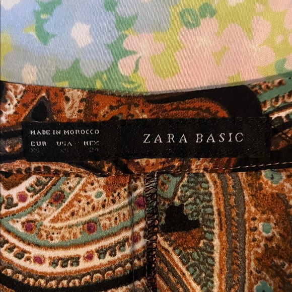 Zara | Paisley V-Neck Satin Blouse w. Bell Sleeves Relaxed Fit Size XS - Picture 6 of 8